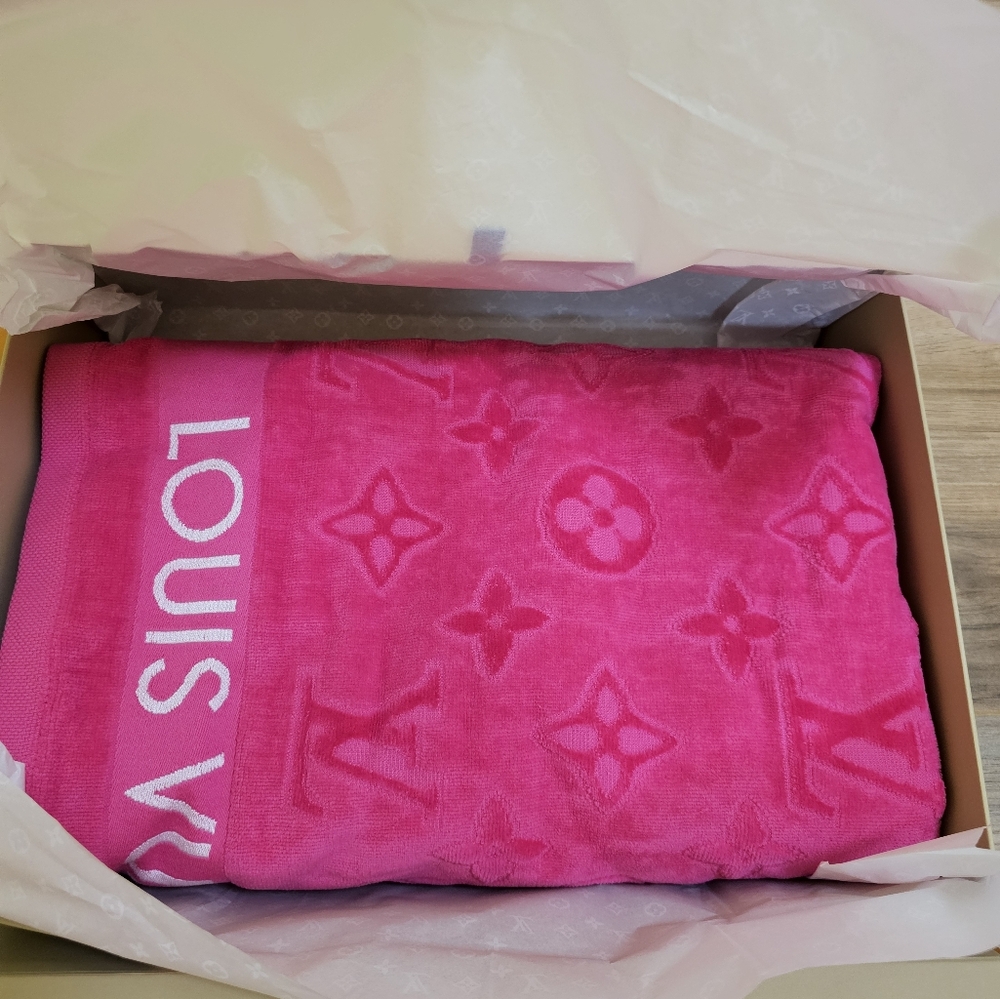 New Louis Vuitton towel pink